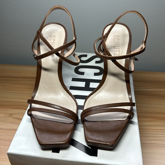 Walnut Tersa Heels - Picture 4 of 8